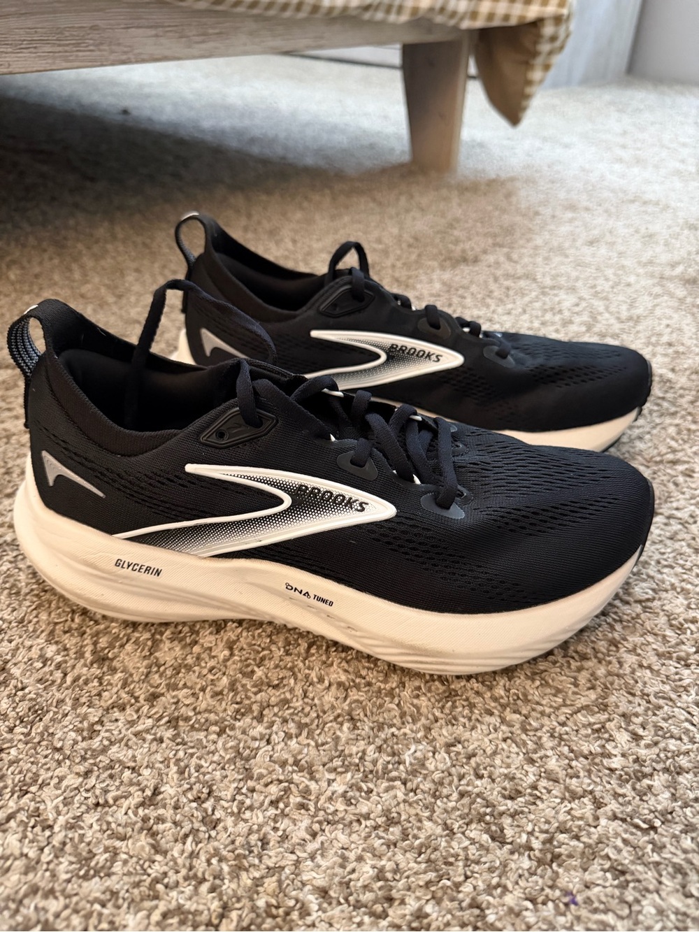 Brooks Men's Black and White Running Shoes - Glycerin